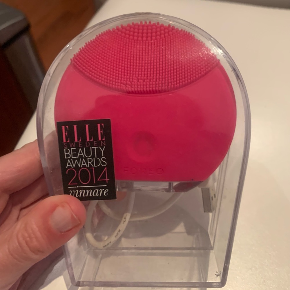FOREO Mini Cleansing Brush. NEVER USED.